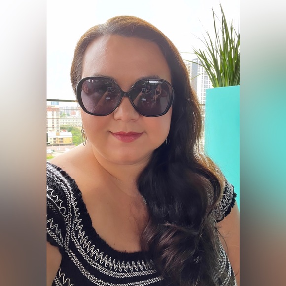 Meet your Posher, Irisa - Picture 2 of 2